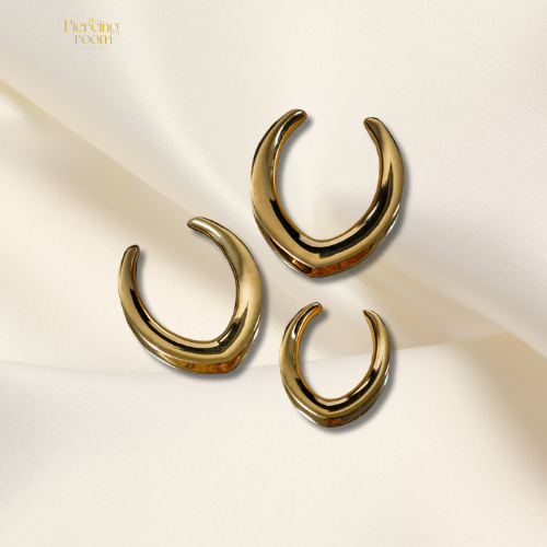 Gold Curved Saddle Ear Plug
