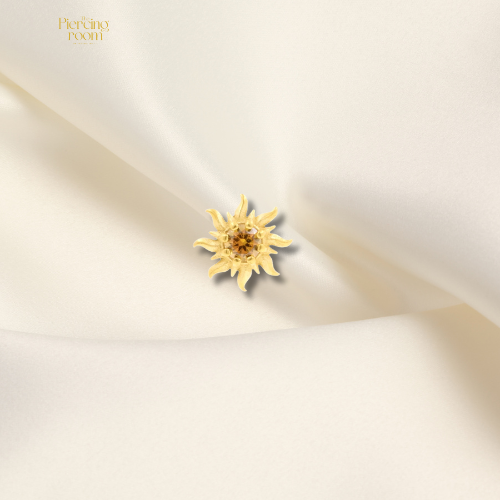 Zilverkleurige of gouden threadless top van chirurgisch staal met zonvormig design en fonkelende cubic zirconia. Luxe, tijdloze uitstraling.