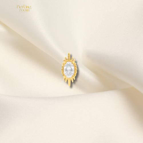 goudkleurige threadless top van chirurgisch staal met verfijnd zonvormig design. Luxe en tijdloos sieraad voor helix of lobe piercing.