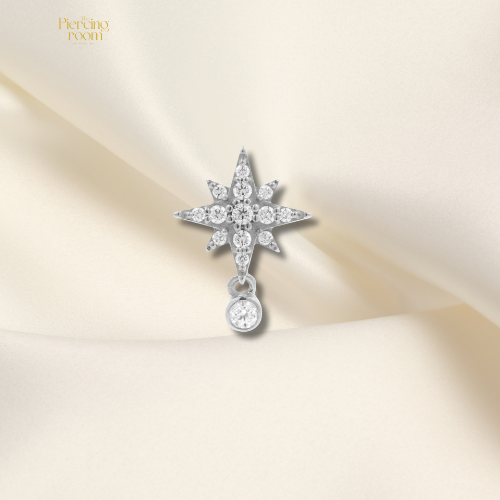 Zilverkleurige threadless top van nikkelvrij staal met stervormige zirconia hanger. Luxe en speels design, geschikt voor diverse piercings.